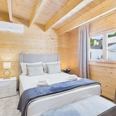 Дом отдыха Wooden Ac W/ Pool & Garden - Caparica | By Airnest
