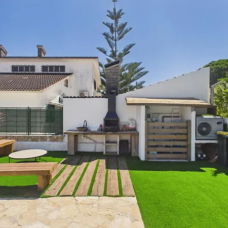 Wooden Ac W/ Pool & Garden - Caparica | By Airnest Charneca